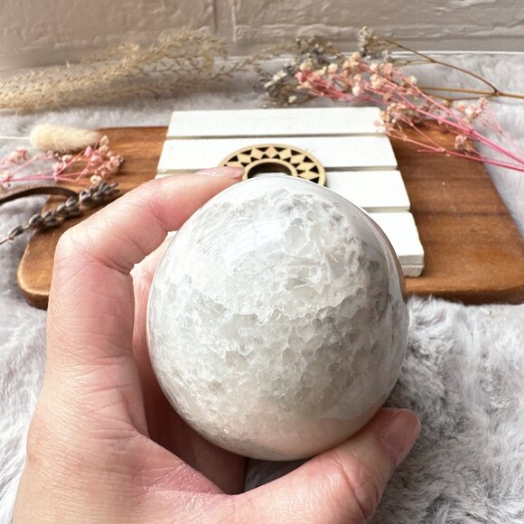 Gorgeous Agate Egg with Druzy - Picture 8 of 9